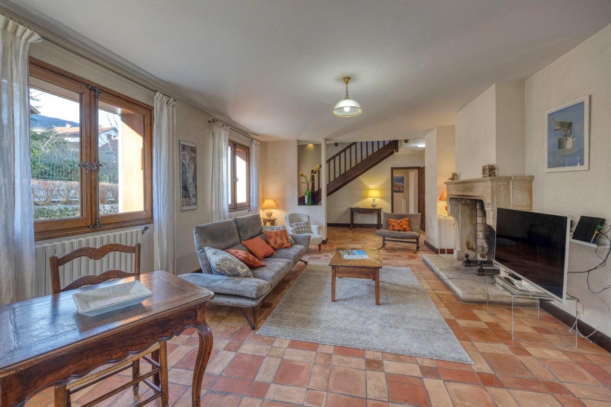 #Hp La Maison Des Lilas Large Family House Sleeps 12 Garden Seyssins Exterior foto